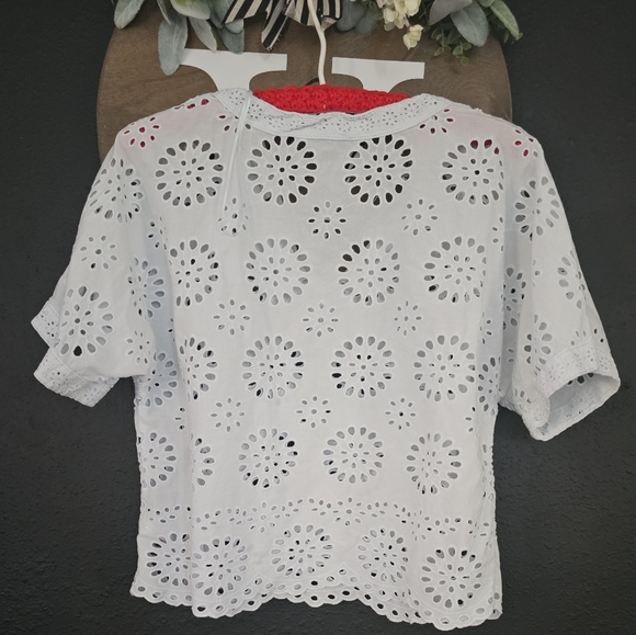 Calligraphie eyelet blouse. - Picture 2 of 5